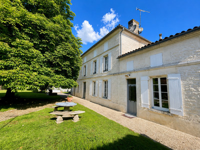 French property for sale in Cognac, Charente - €365,900 - photo 2