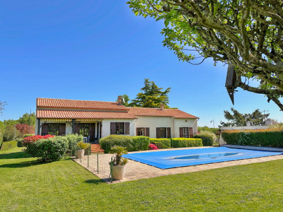 Maison à vendre à Saint Aulaye-Puymangou, Dordogne, Aquitaine, avec Leggett Immobilier