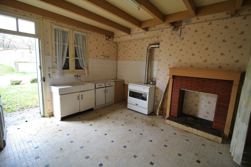 French property for sale in Oradour-Fanais, Charente - &#8364;29,995 - photo 2