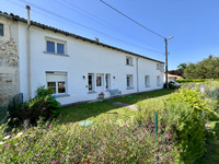 Propriété à vendre à Corme-Royal, Charente-Maritime - 295 000 € - photo n°1