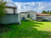 Maison à vendre à Pérignac, Charente-Maritime - 68.000 € - photo 12