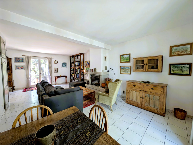 French property for sale in Maubec, Vaucluse - €485,000 - photo 3