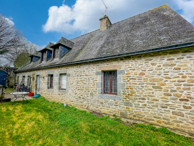 Maison à vendre à Saint-Nicolas-du-Pélem, Côtes-d'Armor, Bretagne, avec Leggett Immobilier