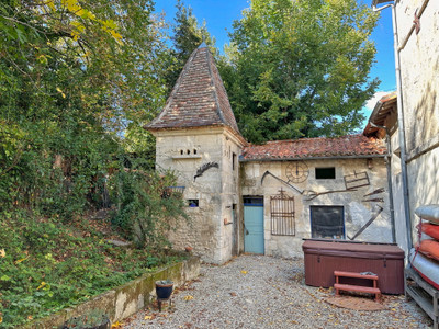French property for sale in Saint-Séverin, Charente - €349,500 - photo 11
