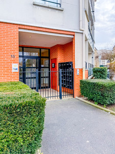 French property for sale in Grigny, Essonne - €134,000 - photo 1