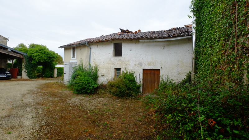 French property for sale in Coivert, Charente-Maritime - €199,800 - photo 1