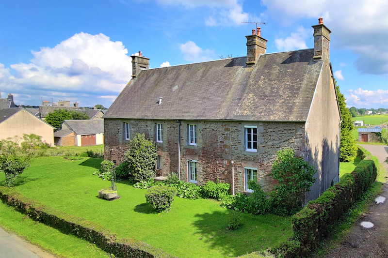 House for sale in Vire Normandie Calvados A large farmhouse on 3187