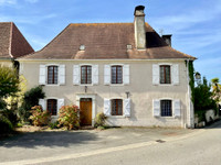 houses and homes for sale inSauveterre-de-BéarnPyrénées-Atlantiques Aquitaine
