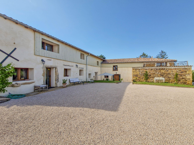 Maison à vendre à Saint-Amour-Bellevue, Saône-et-Loire - 895.000 € - photo 1