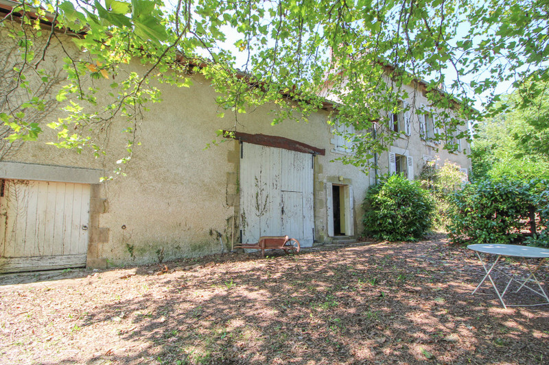 French property for sale in Brigueuil, Charente - €194,400 - photo 11
