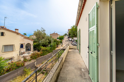 French property for sale in Roquebrune-Cap-Martin, Alpes-Maritimes - €898,000 - photo 3
