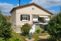 Maison à vendre à Chef-Boutonne, Deux-Sèvres - 215.000 € - photo 1