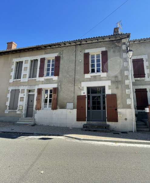 Maison à vendre à Lessac, Charente - 56 600 € - photo 1