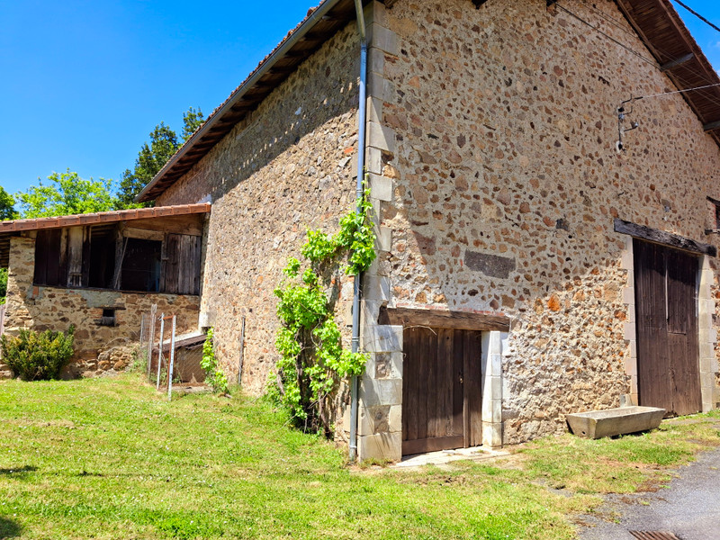 Propriété à vendre à Terres-de-Haute-Charente, Charente - 36 600 €