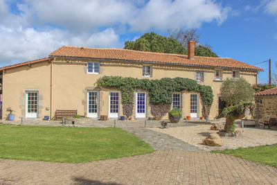 Maison à vendre à Saint-Aubin-le-Cloud, Deux-Sèvres, Poitou-Charentes, avec Leggett Immobilier
