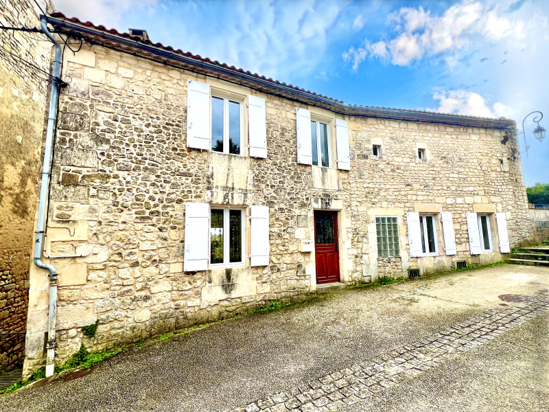 French property for sale in Pons, Charente-Maritime - €299,995 - photo 2