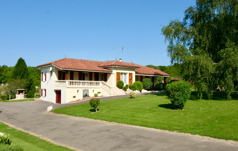 Maison à vendre en PoitouCharentes Charente Mazerolles SOUS OFFRE