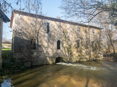 Moulin à vendre à Montmoreau, Charente, Poitou-Charentes, avec Leggett Immobilier