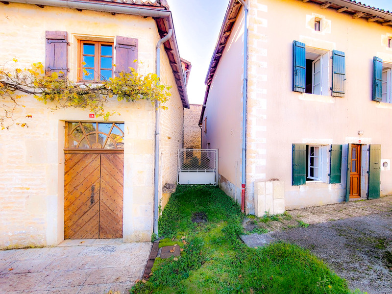 Maison à vendre à Chatain, Vienne - 267.500 € - photo 1