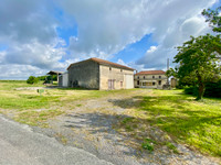 Maison à vendre à Mortiers, Charente-Maritime - 117.000 € - photo 1