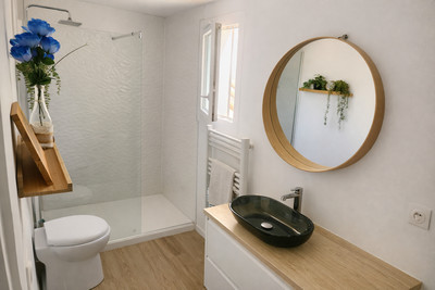 French property for sale in Tresques, Gard - €299,000 - photo 6