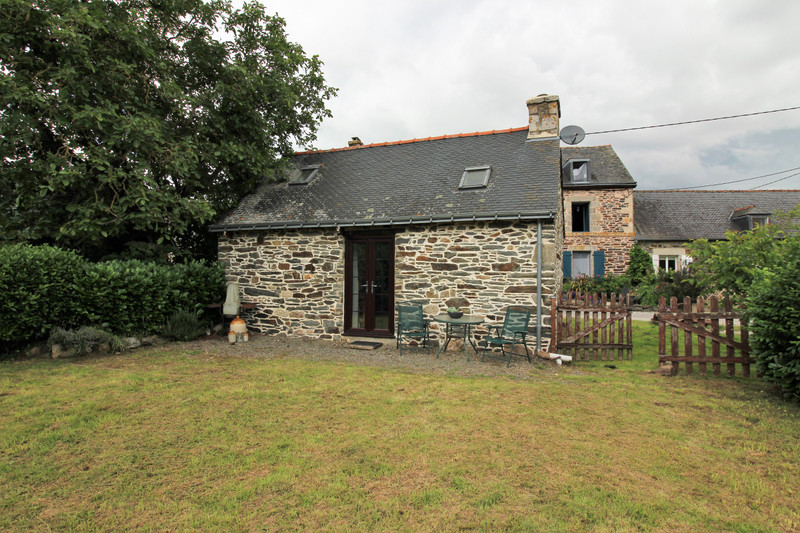 House for sale in Cléguérec Morbihan Charming little stone house