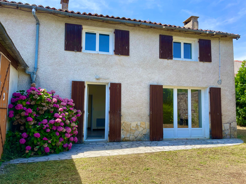 French property for sale in Paizay-Naudouin-Embourie, Charente - €73,000 - photo 2