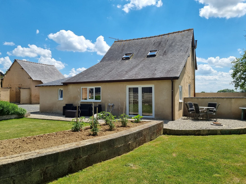French property for sale in Chemazé, Mayenne - €499,260 - photo 3