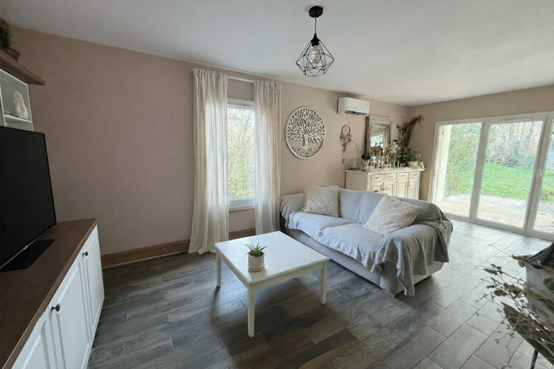 French property for sale in Étauliers, Gironde - €170,000 - photo 1