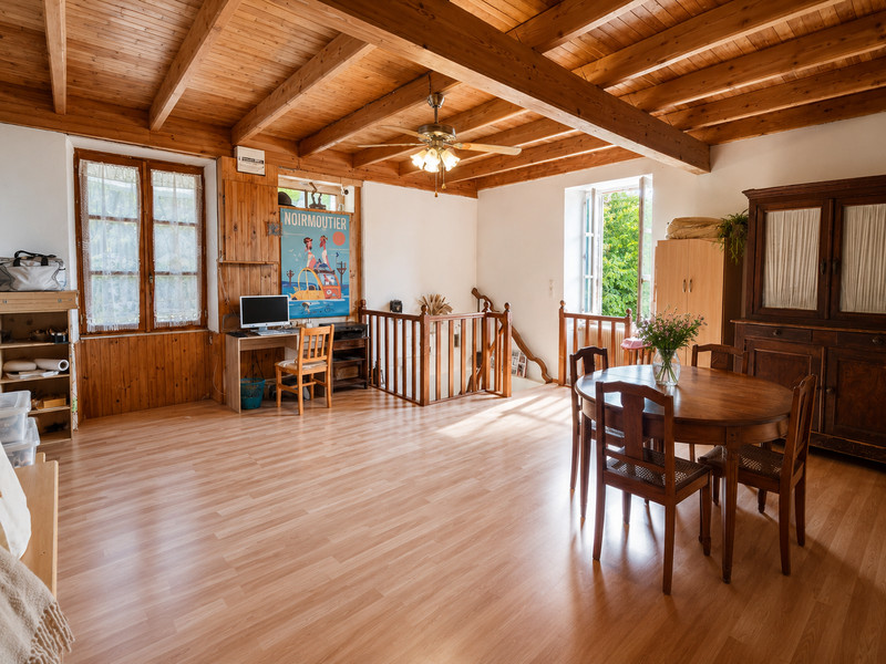 French property for sale in Condac, Charente - €370,000 - photo 6