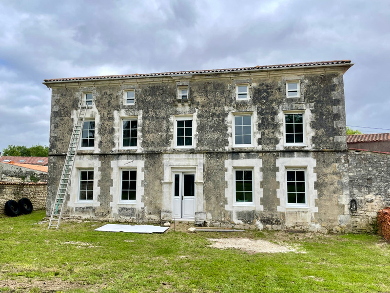 Maison à vendre à Val-d'Auge, Charente - 214.000 € - photo 1