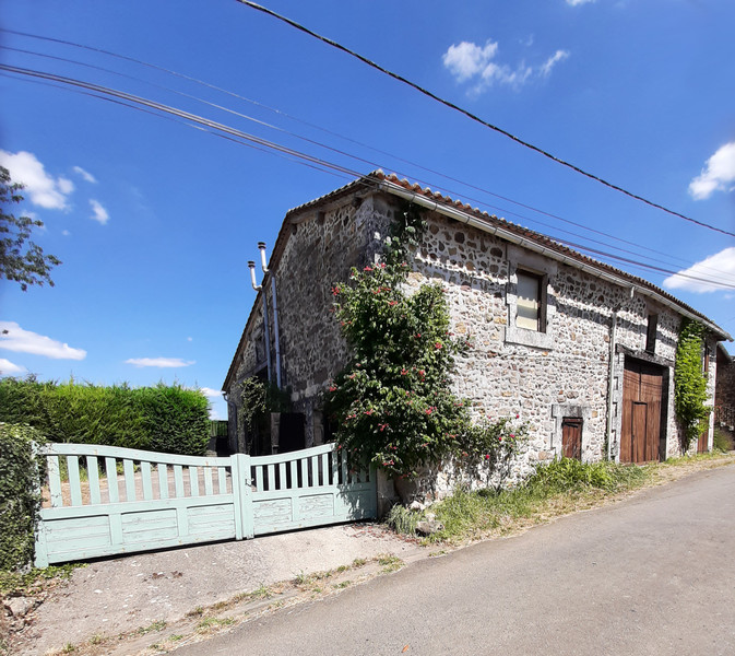 French property for sale in Teyjat, Dordogne - €250,000 - photo 3