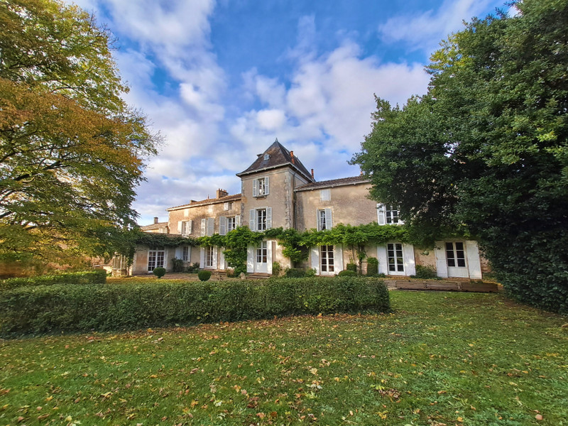 chateau for sale in Poitou-Charentes (Nouvelle Aquitaine)