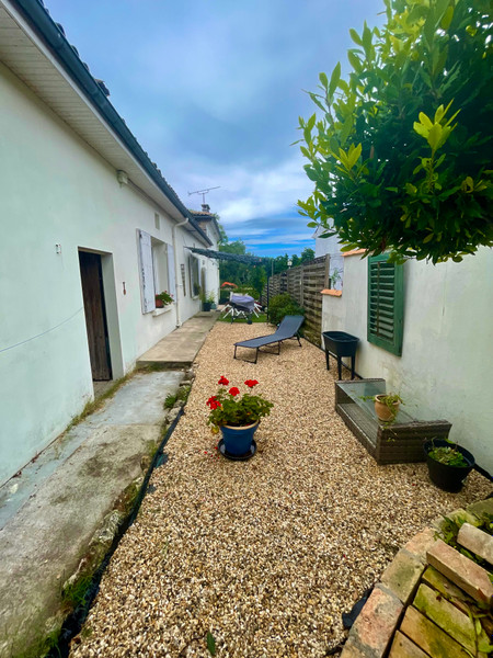French property for sale in Bedenac, Charente-Maritime - €214,000 - photo 6