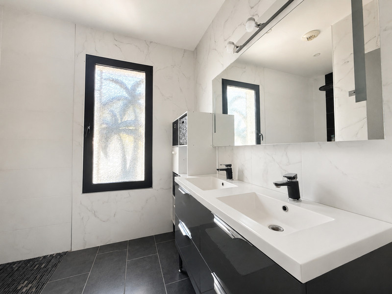 French property for sale in Saint-Genès-de-Lombaud, Gironde - €750,000 - photo 8