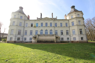 Superbe appartement de 2-3 chambres dans un château historique à 20 km de Nantes.