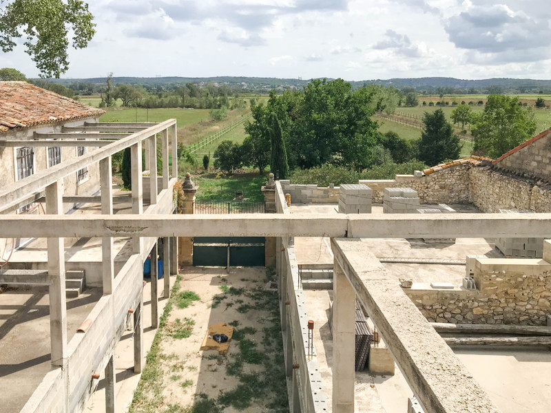 House for sale in Uzès Gard Character mas from 19th century to finish the development in