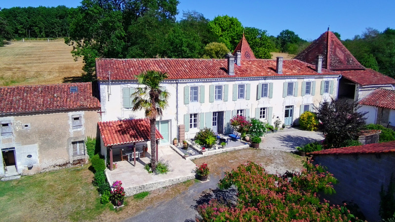 Maison à vendre à Juignac, Charente - 519.400 € - photo 1