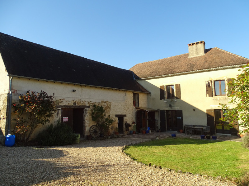 French property for sale in Montignac, Dordogne - &#8364;335,000 - photo 3