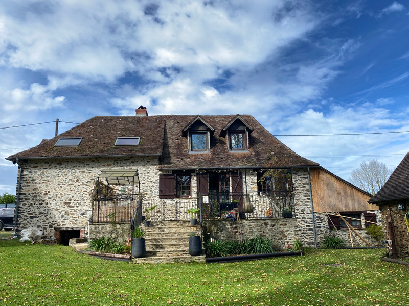 House for sale in Lubersac Corrèze Renovated 3bed farmhouse land