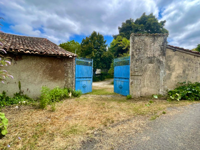 French property for sale in Barret, Charente - €267,500 - photo 9