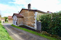 Maison à vendre à Écuras, Charente - 250.000 € - photo 8