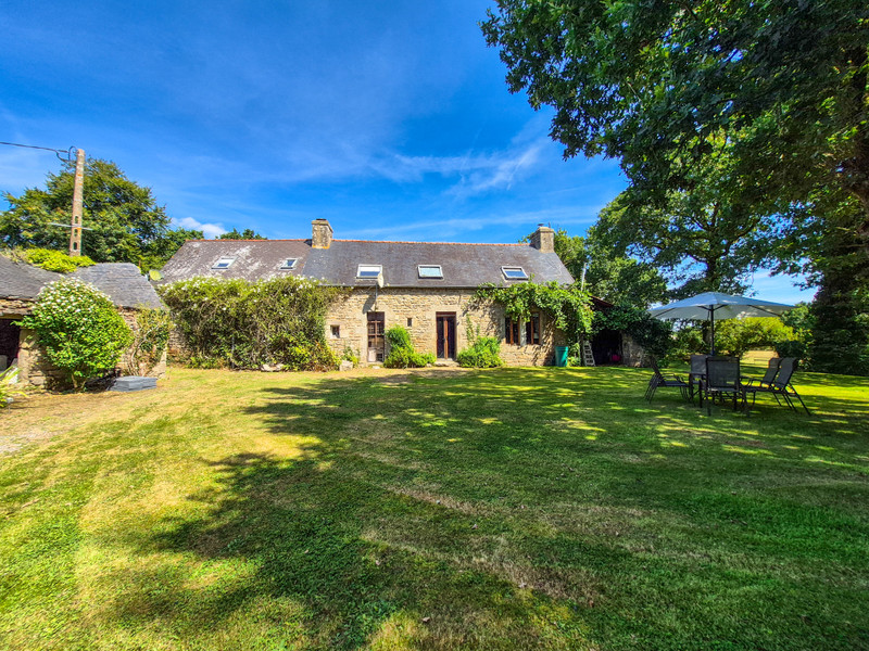 French property for sale in Bourbriac, Côtes-d'Armor - €371,000 - photo 2