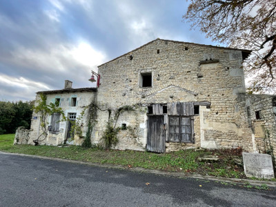 Maison à vendre à Val-d'Auge, Charente, Poitou-Charentes, avec Leggett Immobilier