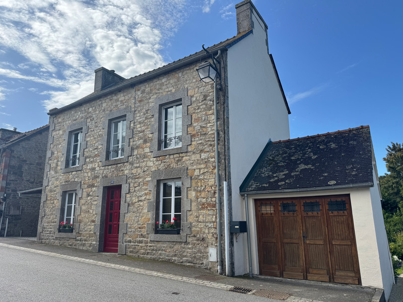 French property for sale in Plélauff, Côtes-d'Armor - €172,800 - photo 0