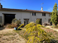 Maison à vendre à Saint-Macoux, Vienne - 139.500 € - photo 1