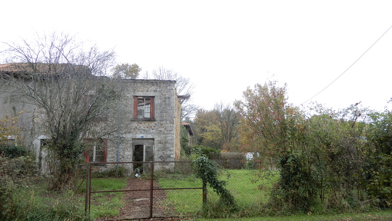 French property for sale in Mouzon, Charente - photo 2