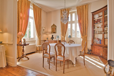  South Loire Valley, sumptuous property set in beautifully landscaped grounds. Amenities at walking distance.