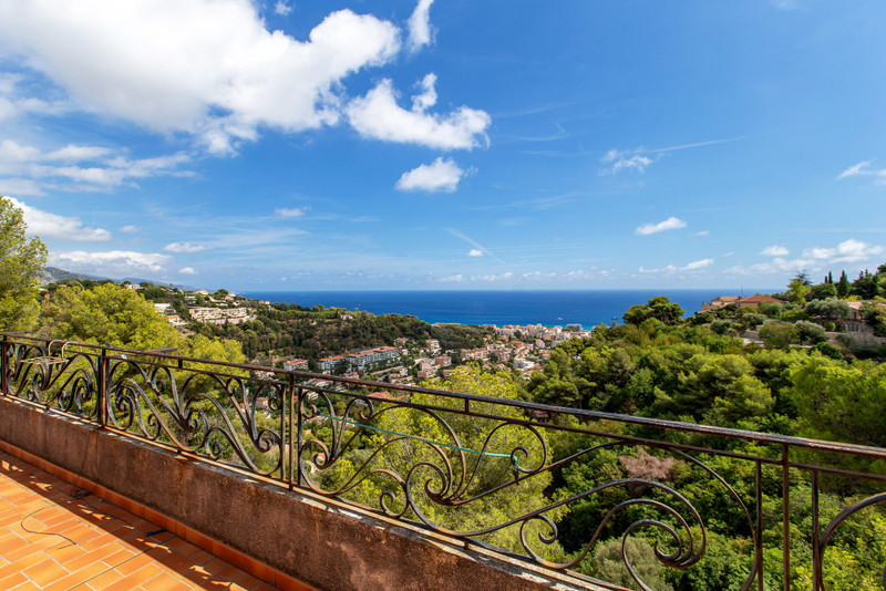 French property for sale in Roquebrune-Cap-Martin, Alpes-Maritimes - &#8364;2,200,000 - photo 4