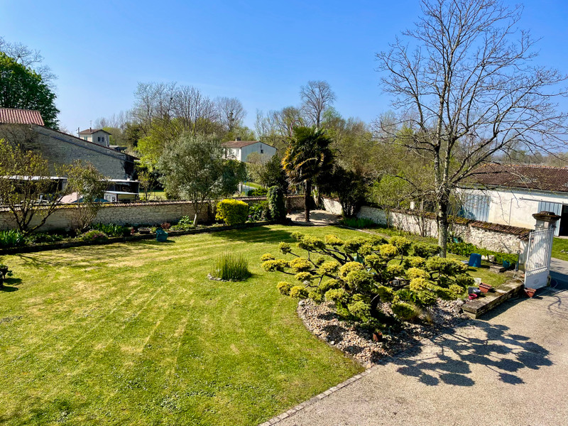 French property for sale in Cognac, Charente - €379,480 - photo 2